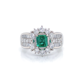 EMERALD GOLD RING 18K STUDDED WITH DIAMONDS .