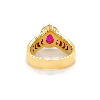 RUBI GOLD RING 18K STUDDED WITH DIAMONDS .