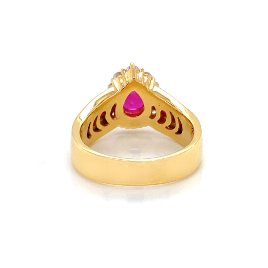 RUBI GOLD RING 18K STUDDED WITH DIAMONDS . RUBI GOLD RING 18K STUDDED WITH DIAMONDS .