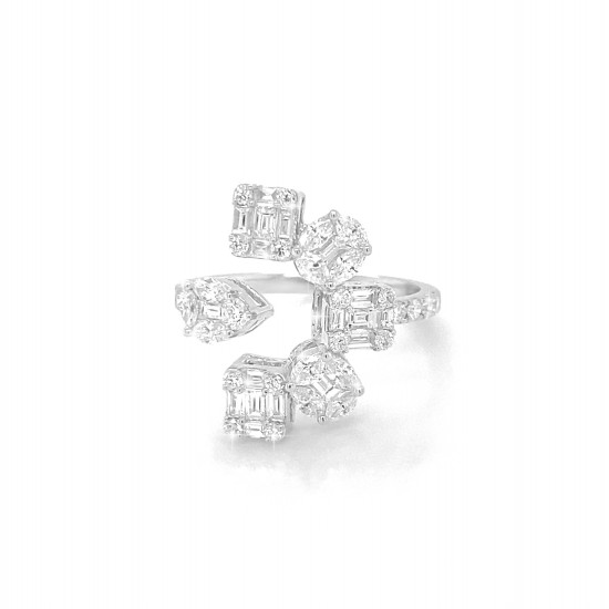 gold ring 18k studded with diamonds .