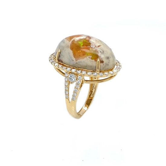 PINK OPAL RING WITH 56 PIECES OF DIAMOND ,18K GOLD PINK OPAL RING WITH 56 PIECES OF DIAMOND ,18K GOLD