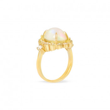 GOLD RING 18K WITH WHITE OPAL STUDDED WITH DIAMONDS .