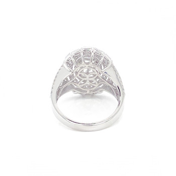 GOLD RING 18K STUDDED WITH DIAMONDS .