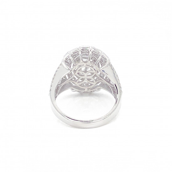 GOLD RING 18K STUDDED WITH DIAMONDS .