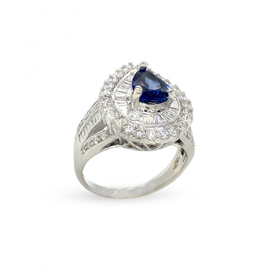SAPPHIRE GOLD RING 18K STUDDED WITH DIAMONDS . SAPPHIRE GOLD RING 18K STUDDED WITH DIAMONDS .