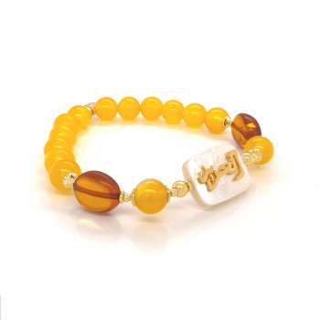 Bracelet in the name of Al-Jalalah Al-Azeez, crafted on a white seashell with  Yellow agate، and brown amber 