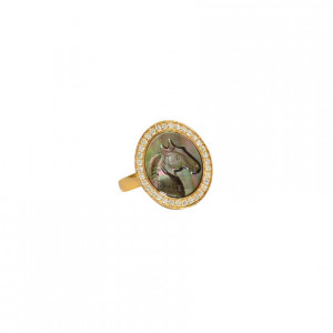 Gold ring 18k with horse seashell and diamond stone