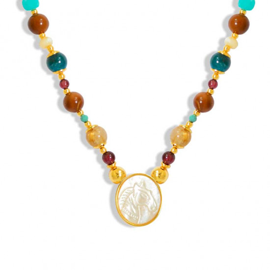 Horse seashell necklace with gold thread stone, garnet stone, apatite and brown coke stone Horse seashell necklace with gold thread stone, garnet stone, apatite and brown coke stone