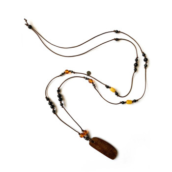 OUD WOOD THREAD NECKLACE WITH AMBER AND ONYX