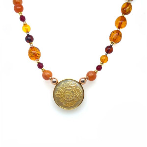 A NECKLACE MADE OF SAUDI POUND SHELL WITH SULEIMANI AGATE, RUBY AGATE AND AMBER