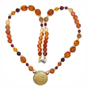 A NECKLACE MADE OF SAUDI POUND SHELL WITH SULEIMANI AGATE, RUBY AGATE AND AMBER