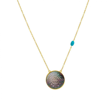 A chain made by a yellow coin of the Saudi pound with turquoise