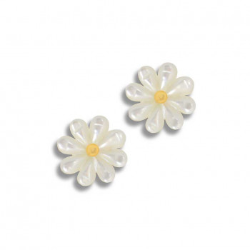 gold Earring made by seashell with flower shape