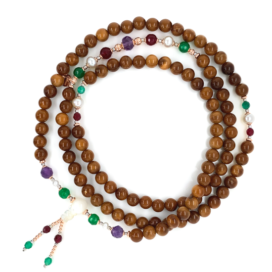 GREEN AGATE BEARISH WITH PEARL, AMETHYST, RUBY AGATE AND COKE WOOD