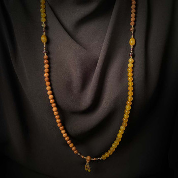 YELLOW AGATE BEARISH WITH MULTI-COLOR TIGER EYEYS AND GARNET