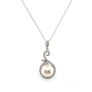 SMALL LEAF-SHAPED SILVER PENDANT WITH ZIRCON AND A LARGE PEARL