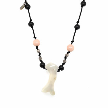 THREAD NECKLACE WITH PINK CORAL AND COCO