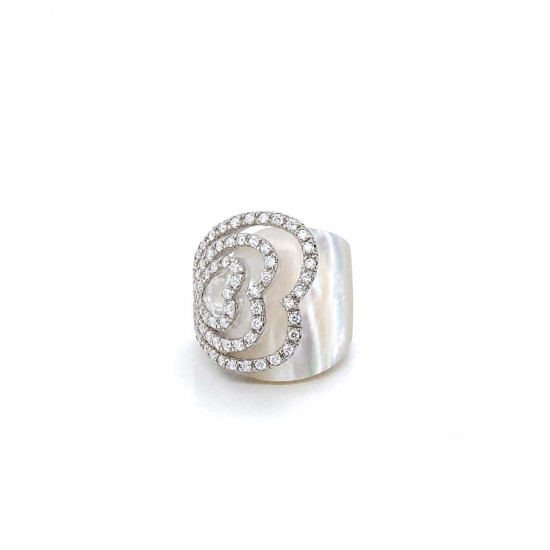 LARGE MOTHER OF PEARL RING WITH HEART-SHAPED SIDE ZIRCON