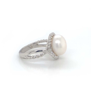 SILVER RING WITH PEARL AND ZIRCON