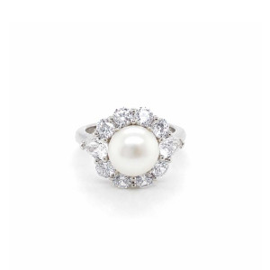 SILVER RING WITH ROUND ZIRCON AND A LARGE CENTER PEARL