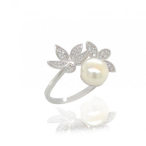 SILVER RING WITH PEARL AND ZIRCON
